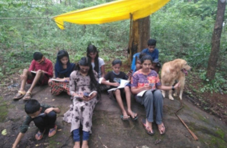 Canine Toffee Protects the Children that go into the Forest to Attend Online Lectures